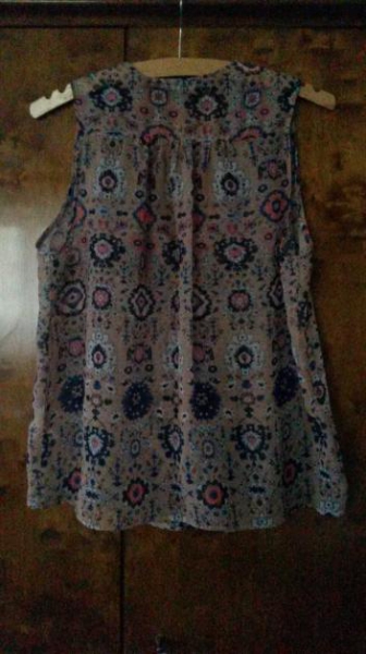 Wickelbluse mit süßem Muster