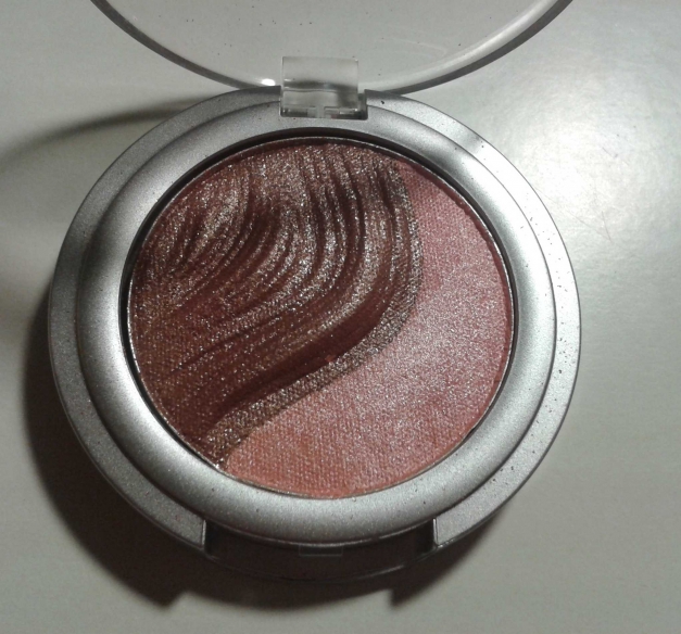 essence 3D eyeshadow  Farbe 11 - irresistible fox-trott