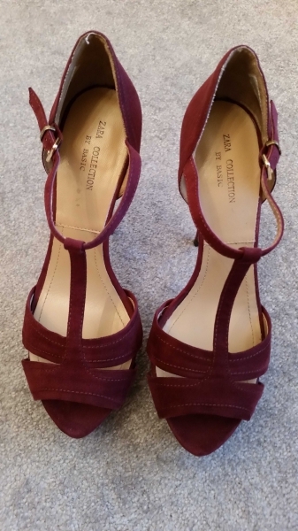  Zara Highheels in beere/lila