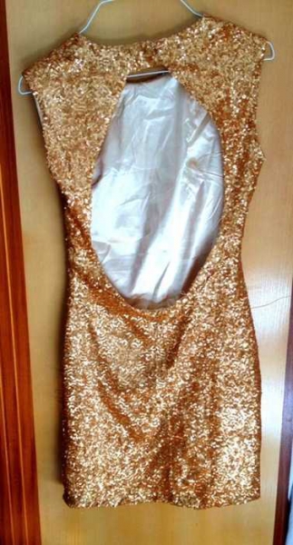 Goldenes Paillettenkleid rückenfrei