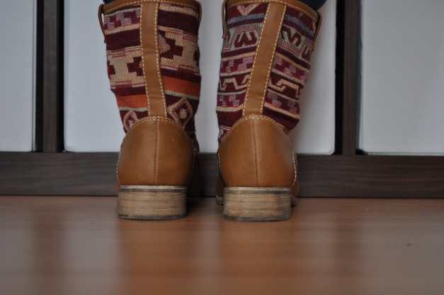 braune Ethno Stiefel