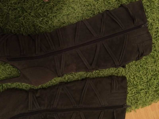 braune Winterstiefel mit Bändern