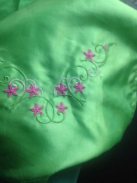 grün pinkes dirndl stockerpoint