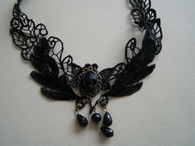 Kette Spitze Collier Halsband schwarz mit schwarzer Rose Gothic Burlesque Steampunk Barock Choker