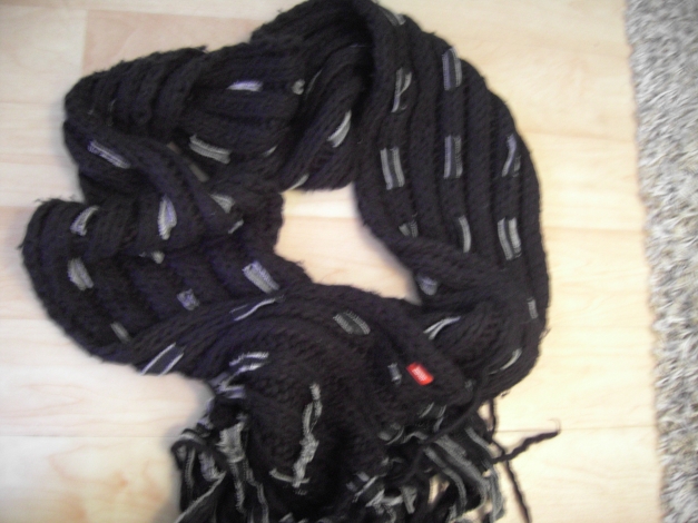 Wunderschöner Esprit Winterschal