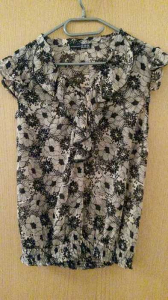 Leichte Bluse mit Blumenmotiv Gr.38