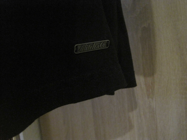 schwarzes Kleid langärmelig