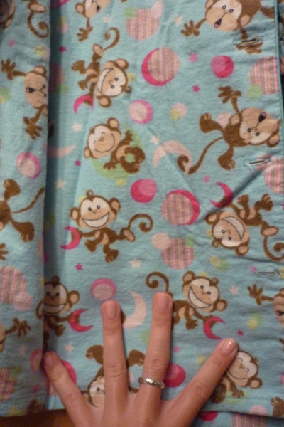 Süßer Schlafanzug mit Äffchen