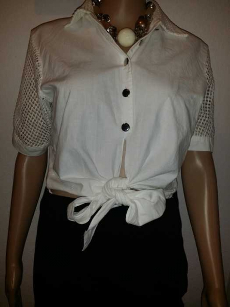 Schöne kurze Bluse zum binden und Netz Armeln / C&A