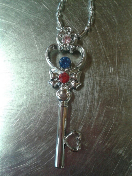 Sailor Moon Zeitreiseschlüssel mit Steinchen