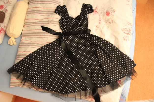 Schwarz-Weiß gepunktetes Petticoatkleid