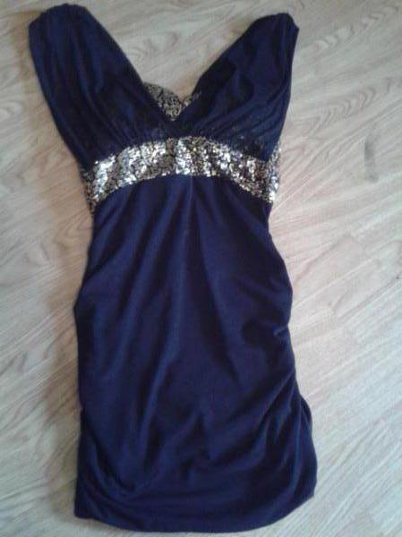 schwarzes kurzes Partykleid mit goldenen Pailletten