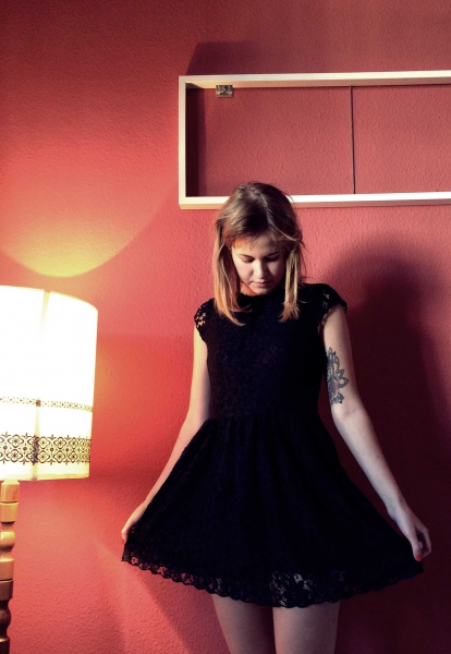 Schwarzes Spitzenkleid