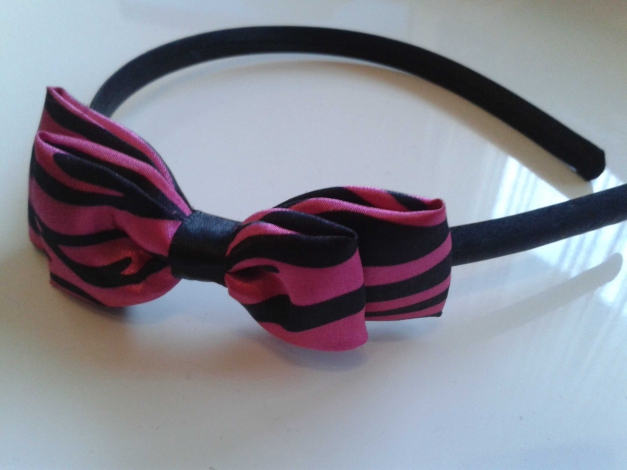 Haarreifen mit gestreifter Schleife