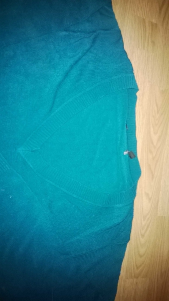 Türkiser Strickpulli