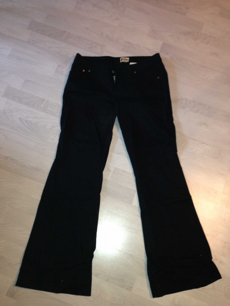 Schwarzehose von der Marke y.o.u.