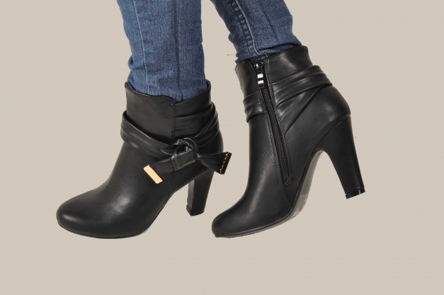 Stiefelette ModeQueen mit Schleife Schwarz gefüttert hoher Absatz