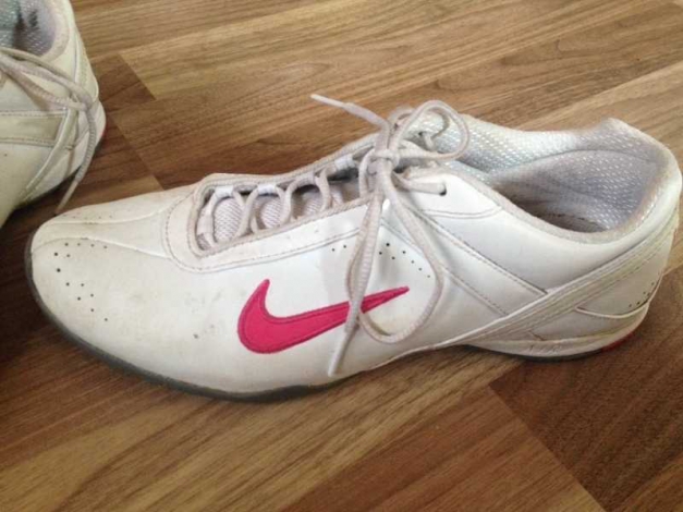weiße Nike Sportschuhe (38)