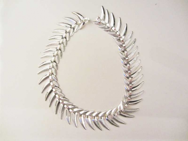 Bijou Brigitte Kette silber Statement Fischgräten Look