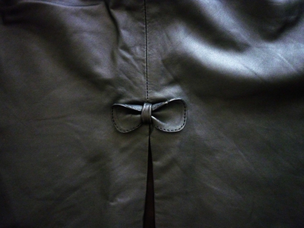 Wadenlanger highwaist vintage K.K. Berlin Lederrock Gr. 42 mit Schleifenverzierung