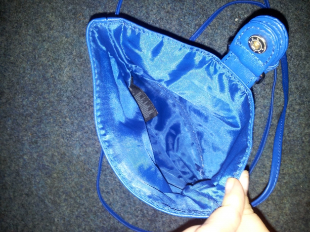 blaue Handtasche