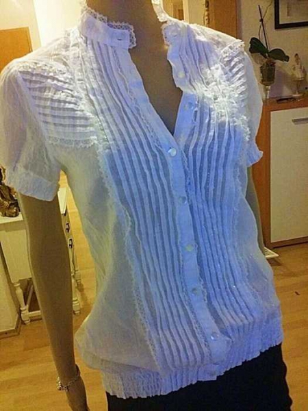 Super süße Bluse mit Spitze Details von attentif 