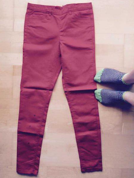 H&M // Knallrote Röhrenjeans