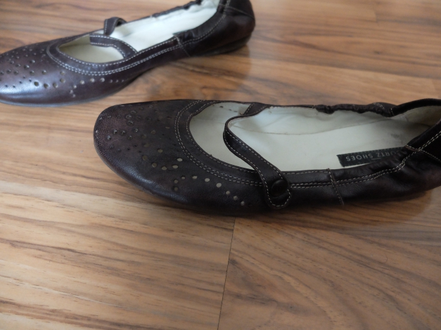 Schicke verspielte Riemchenballerinas mit Lochmuster