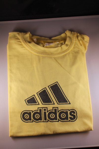 gelbes adidas shirt