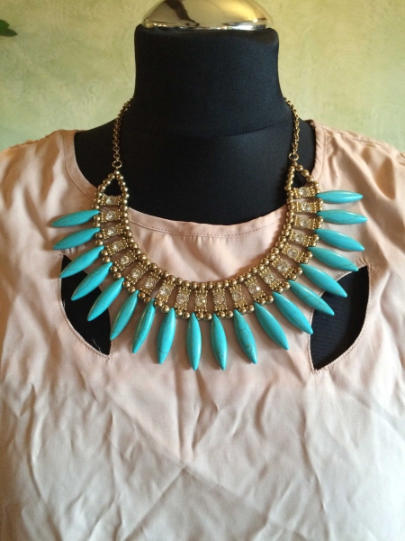 Blogger Cut Out Altrosa Bluse