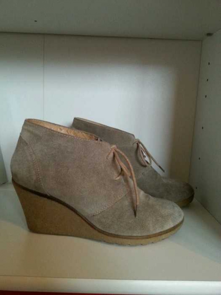 Sandfarbene Winterwedges