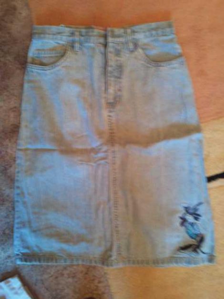 Jeansrock mit Blumenmuster