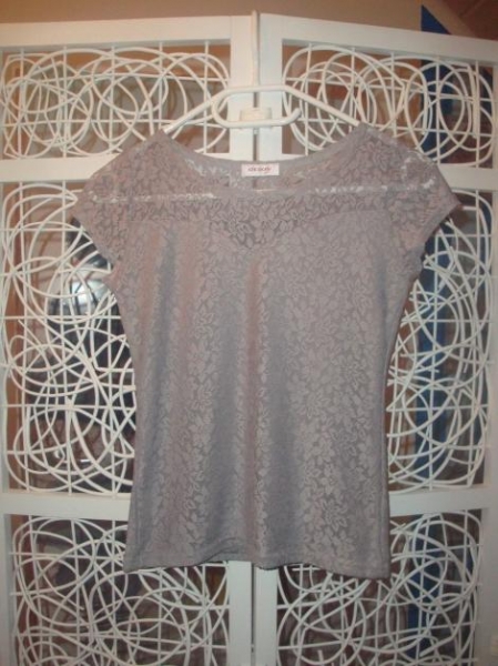 süßes Shirt mit Spitze