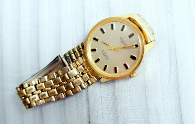 Vintage! Wunderschöne goldene Ankra Uhr zum Aufziehen