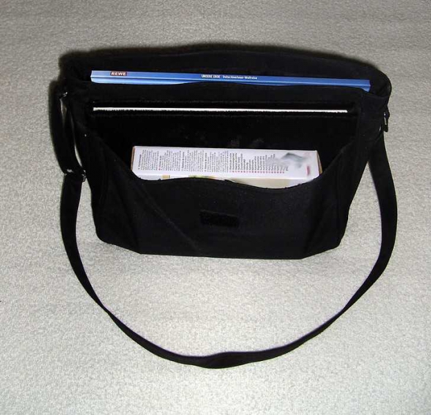 Schwarze Umhängetasche