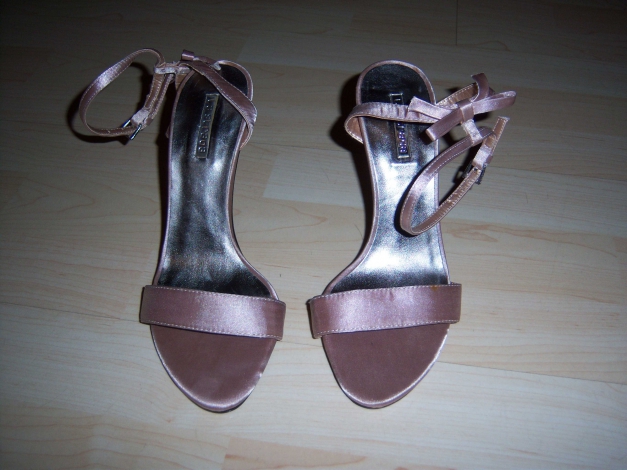 Nude farbene Sandalen