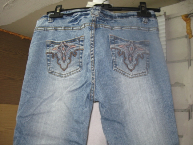 *** Top ~ Caprijeans ~ Stickerei *** 