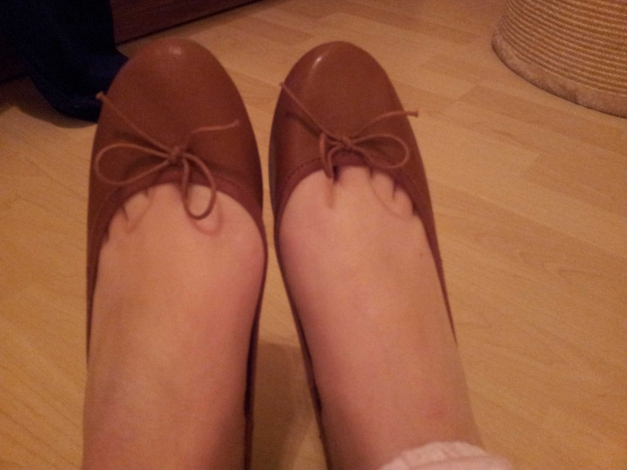 braune ungetragene Ballerinas