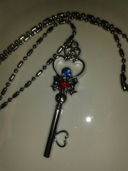 Sailor Moon Zeitreiseschlüssel mit Steinchen