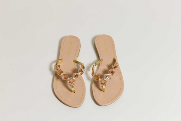 Sandalen mit Schmuckstein 