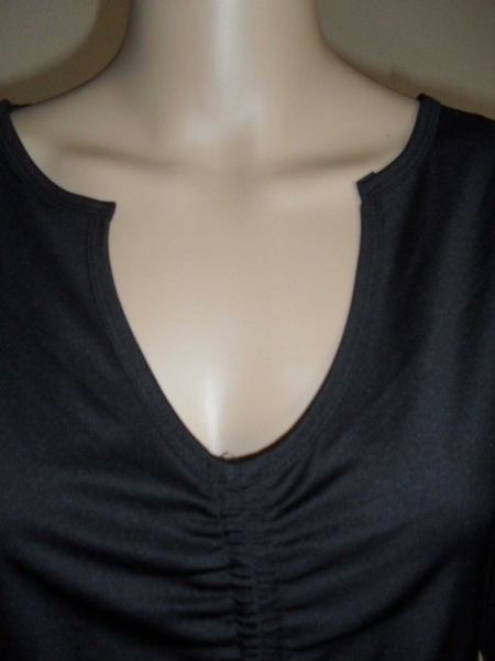 T-Shirt schwarz mit Tropetenärmeln und Raffung Gr 42