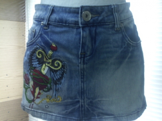 *** NEU ~ Sexy Jeansminirock mit einem farbenfrohen Print *** 