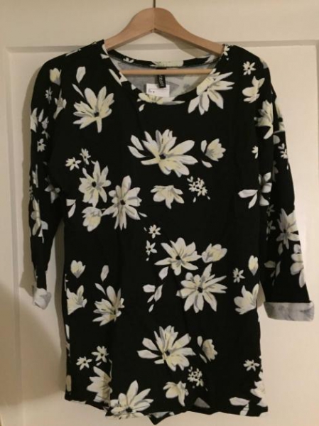 Blumenpulli NEU Größe M