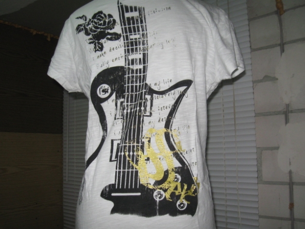 *** Shirt ~ Rückendruck ~ Gitarre ***
