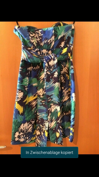 Warehouse Kleid mit Floralem Muster 34/36