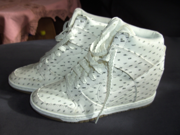 Nike Schuhe mit Keilabsatz