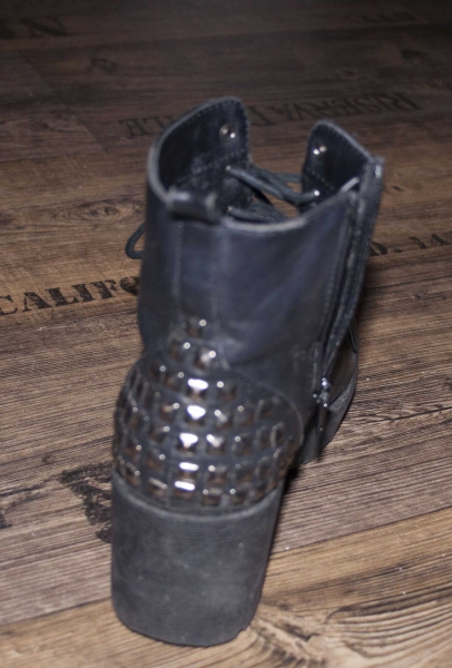 Derbe Plateauboots mit Nieten