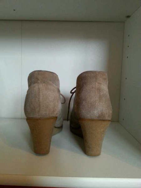 Sandfarbene Winterwedges