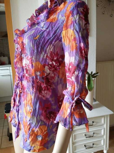 Süsse leichte Bluse mit Volants aus Crickle Stoff / Authentick Clothing COMPANY 