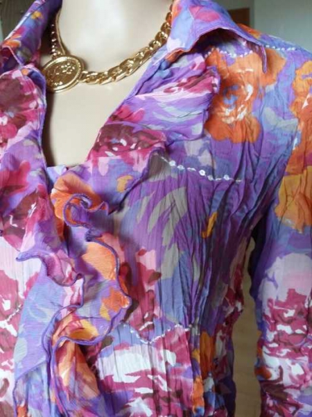 Süsse leichte Bluse mit Volants aus Crickle Stoff / Authentick Clothing COMPANY 